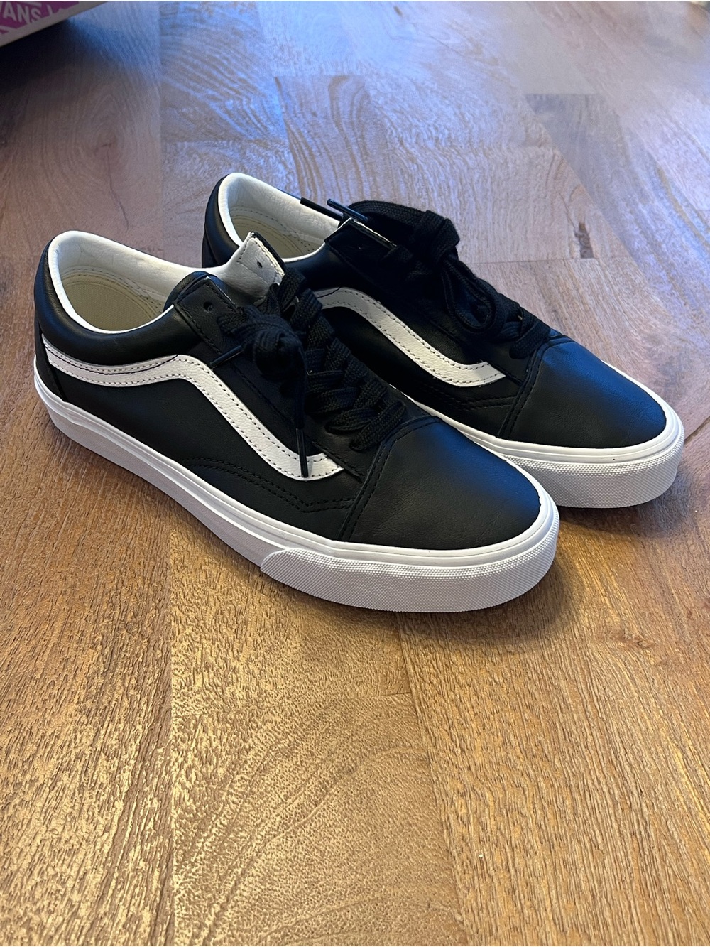 Women’s Vans Old Skool Leather Black/White Stripe Sneakers - NEW